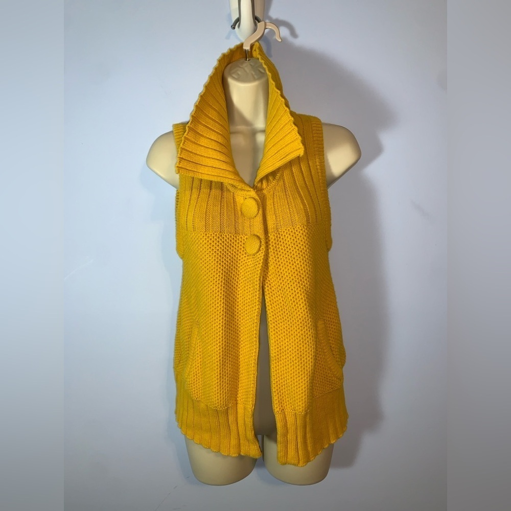 Forever 21 y2k Yellow Sleeveless Knit Sweater Vest cardigan 2 buttons mod small